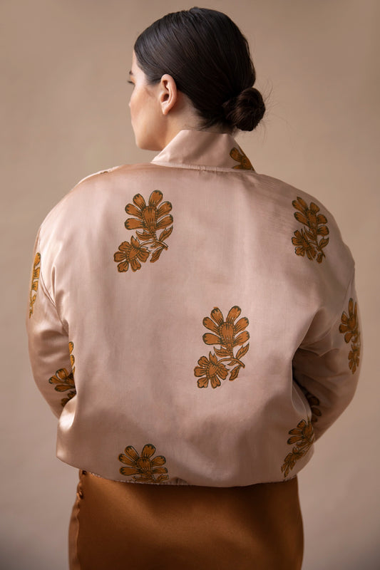 Remake Ambassador, Lizzy wearing Transcend's Sana bomber an mosaic top.
